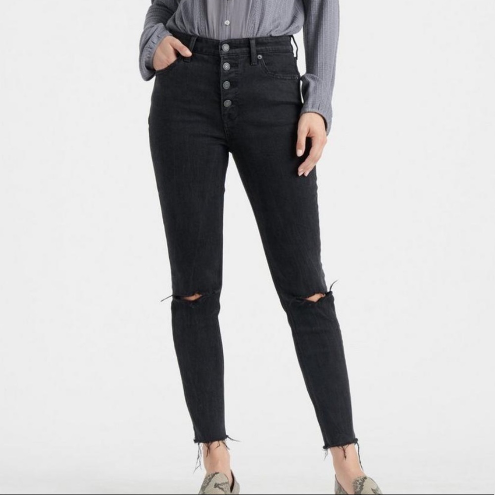 Lucky brand black skinny jeans with ripped knees
